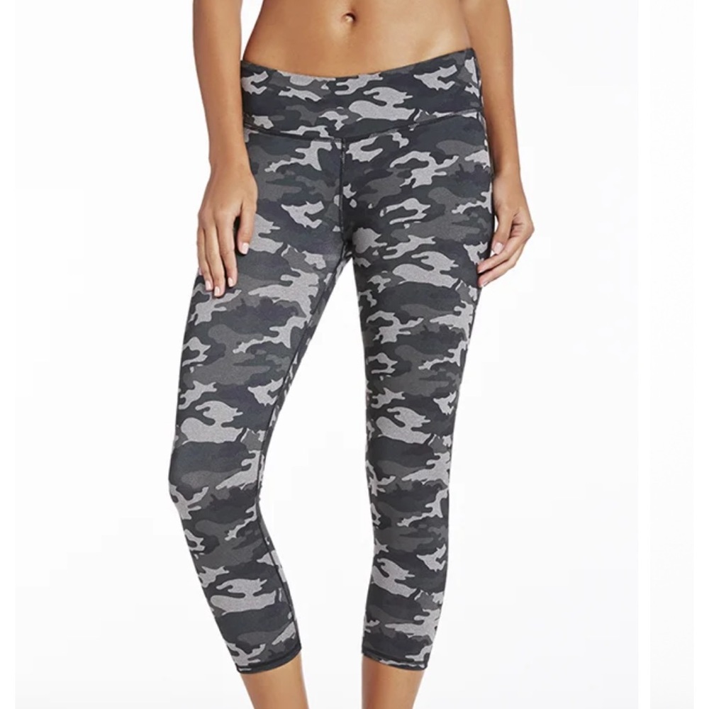 Fabletics Mid-Rise Capri Grey Camo Size 8